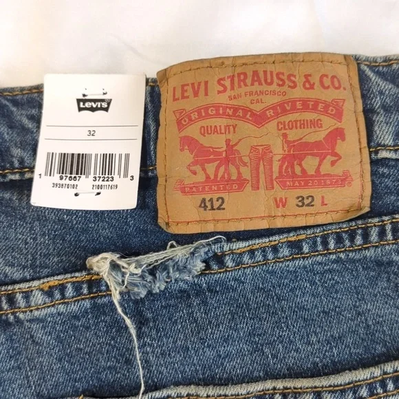 Levi's Classic Blue Denim Shorts32 W MRSP $50 - Picture 3 of 8